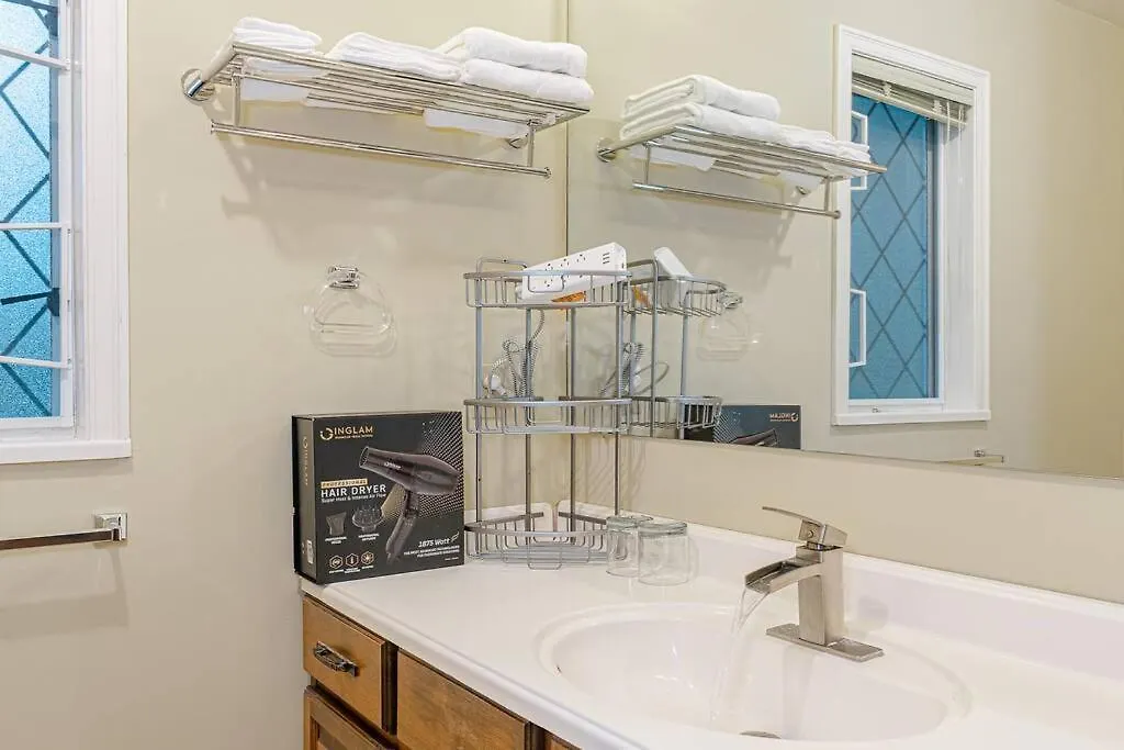 Holiday home Garden Hotel 3-Bedroom House For Whole Book Richmond